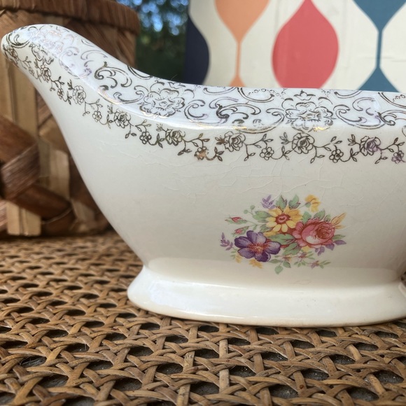 French Saxon China 22K Gold Lace Gravy Boat with Floral Bouquet - Picture 8 of 14